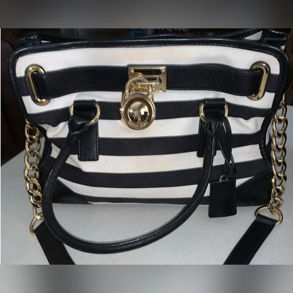 💙HOST PICK💙 MICHAEL KORS BLACK/WHITE CROSS BODY SATCHEL - Picture 3 of 10